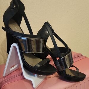 Chic Black Strappy Heels with Metallic Accent🖤